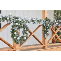 Couronne De Noël Artificielle Holiday Living Pour L'intérieur, 28 Po, Argent Et Vert, Paquet De 1 -Décoration De Noël 14375891c L