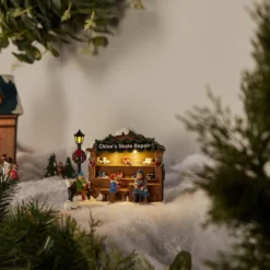 Magasin De Réparation De Patins De Chloe Carole Towne Illuminé 6 Magasin De Réparation De Patins De Chloe Carole Towne Illuminé -Décoration De Noël 43265111c L